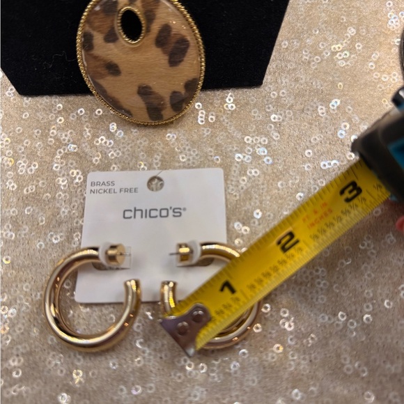 NWT Chico’s Animal double-sided Necklace with hoop / post earrings - Picture 9 of 9